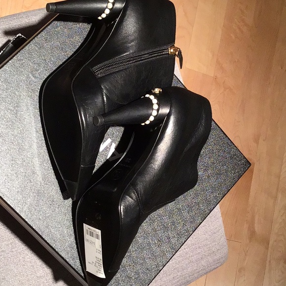Chanel Black Leather Cap Toe Ankle Boots/Booties - Picture 5 of 6
